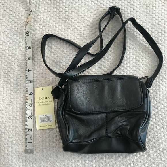 Small Black Genuine Leather Shoulder Bag / Crossbody Bag - Brand New with Tags! - Picture 5 of 7